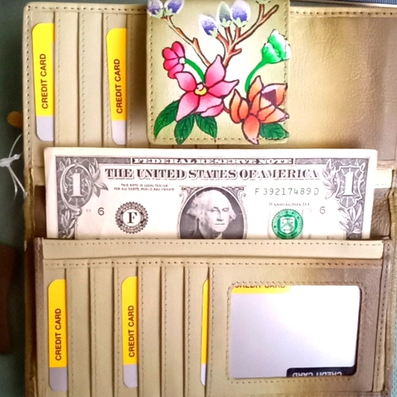 SUKRITI OLIVE FLORAL LEATHER RFID BI-FOLD WALLET - Picture 9 of 13